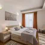 Ana Villa