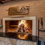 Ana Villa *